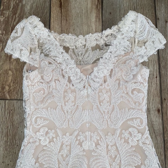 𝗠𝗜𝗗-𝗟𝗘𝗡𝗚𝗧𝗛 𝗟𝗔𝗖𝗘 𝗗𝗥𝗘𝗦𝗦 - Picture 4 of 10